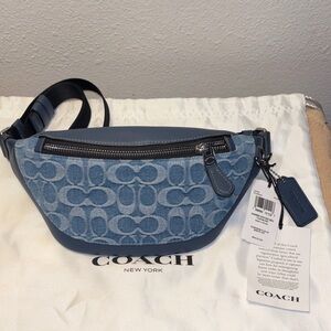 Coach NWT Warren Mini Belt Bag
In Signature Denim